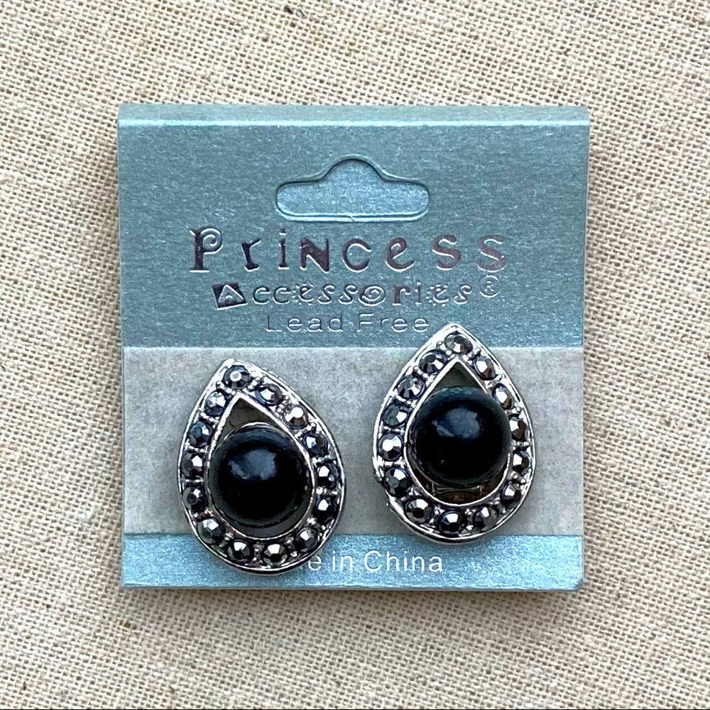 CLIP ON BLACK FASHION EARRING